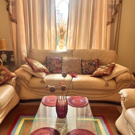 Private Room In Charming Detached House In Newington EDI Buitenkant foto