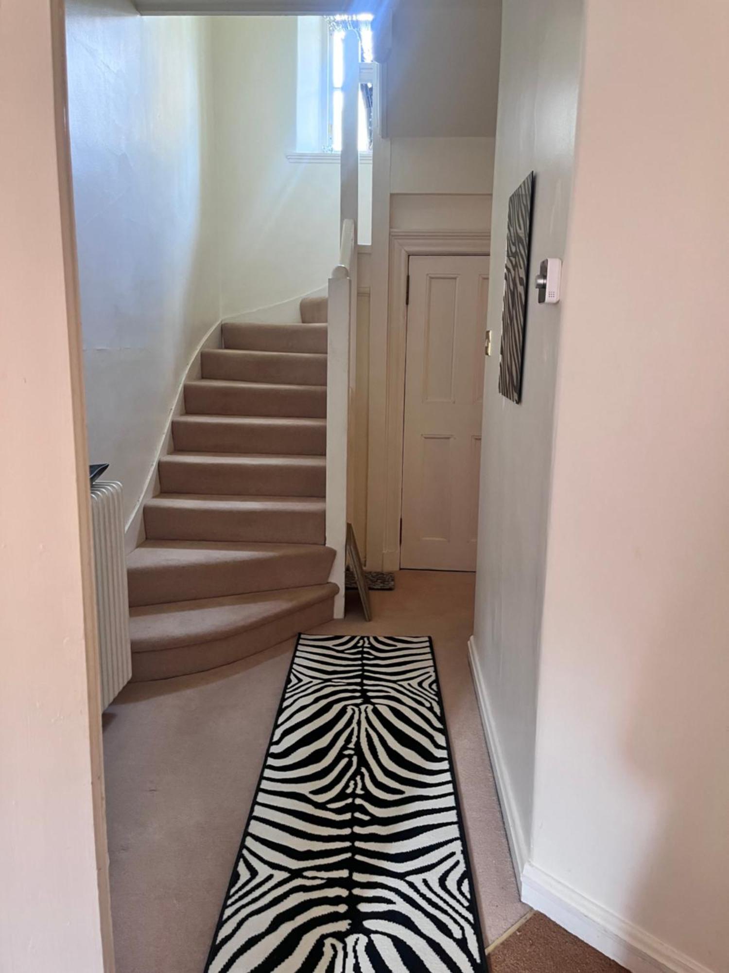 Private Room In Charming Detached House In Newington EDI Buitenkant foto
