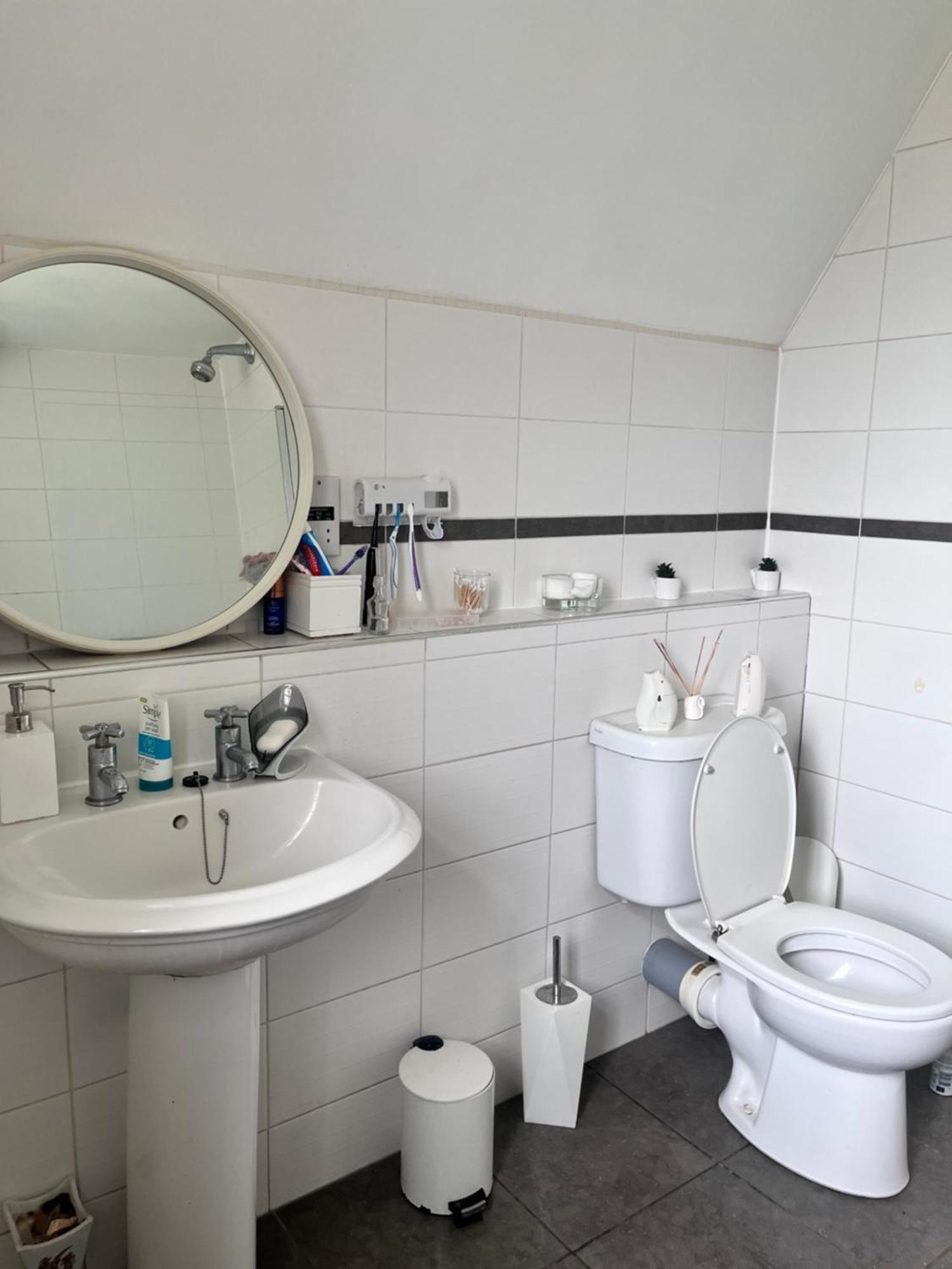 Private Room In Charming Detached House In Newington EDI Buitenkant foto