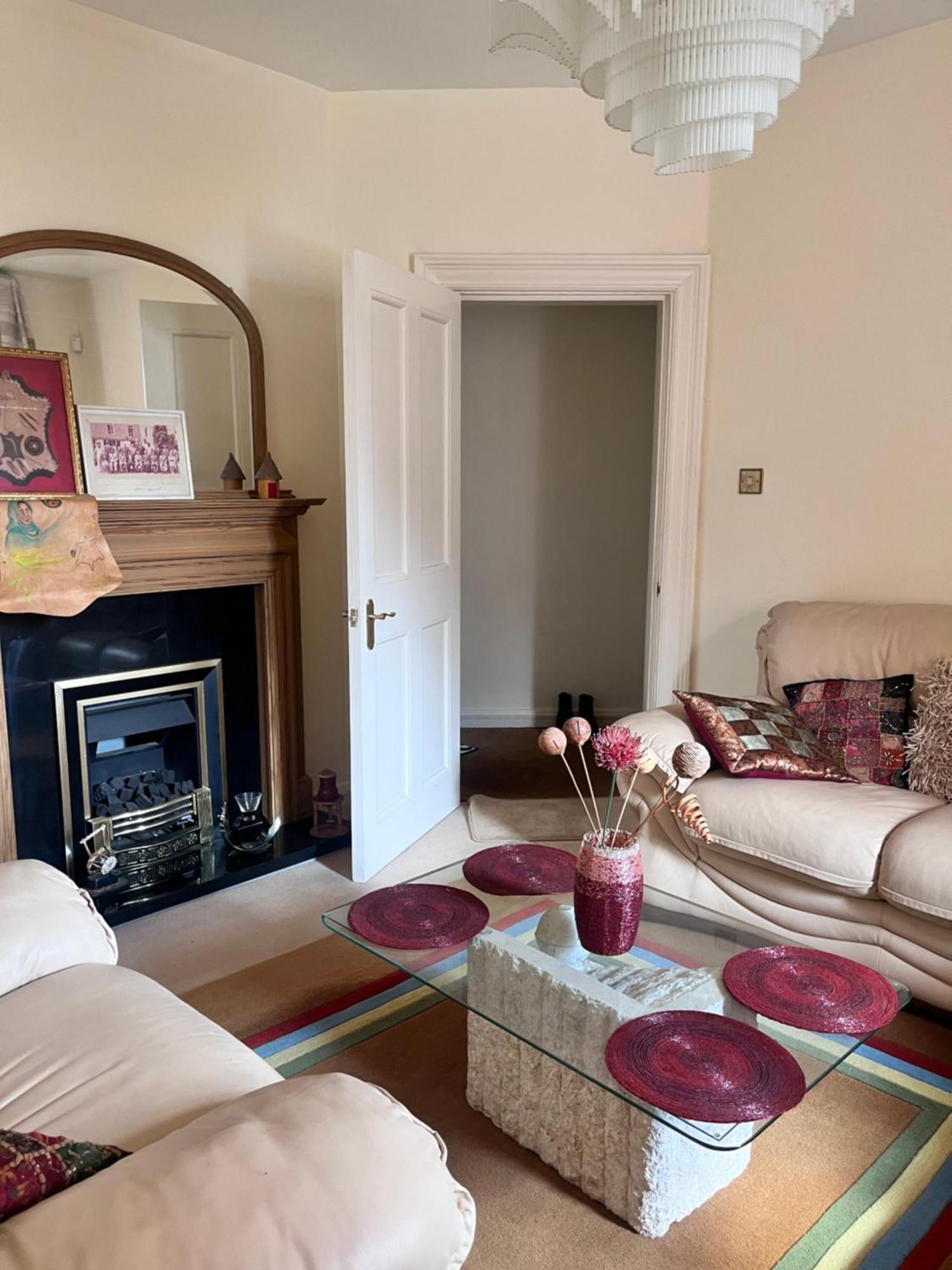 Private Room In Charming Detached House In Newington EDI Buitenkant foto